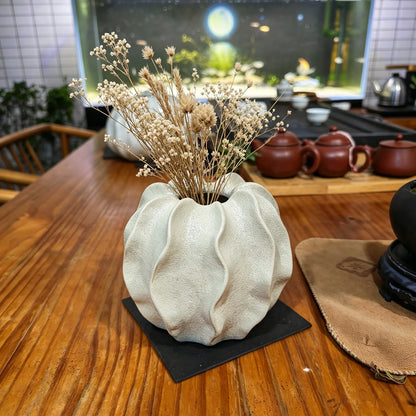 High-End Beige Ceramic Vase with Light Luxury Wave Yang Peach Flower Decorative Home Garden Centerpiece