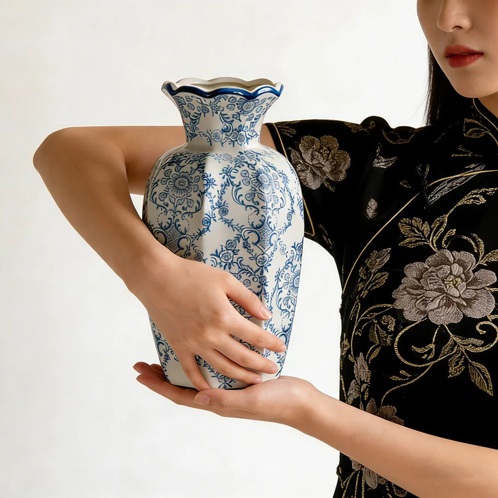 Classical Ceramic Vase Blue and White Procelain Hand Painted Vase for Flower Home Decor Desktop Flower Arrangement Tabletop Vase