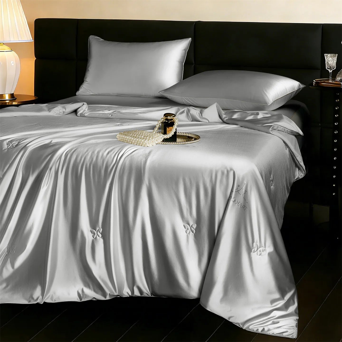 Silk Blanket with 100% Mulberry Silk Filled Summer Air Condition Throw Blanket Lightweight and Ultra Soft Thin Summer Comforter