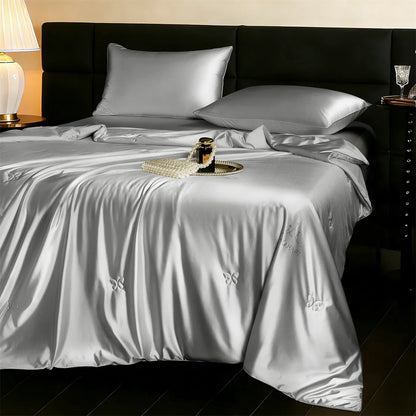 Silk Blanket with 100% Mulberry Silk Filled Summer Air Condition Throw Blanket Lightweight and Ultra Soft Thin Summer Comforter