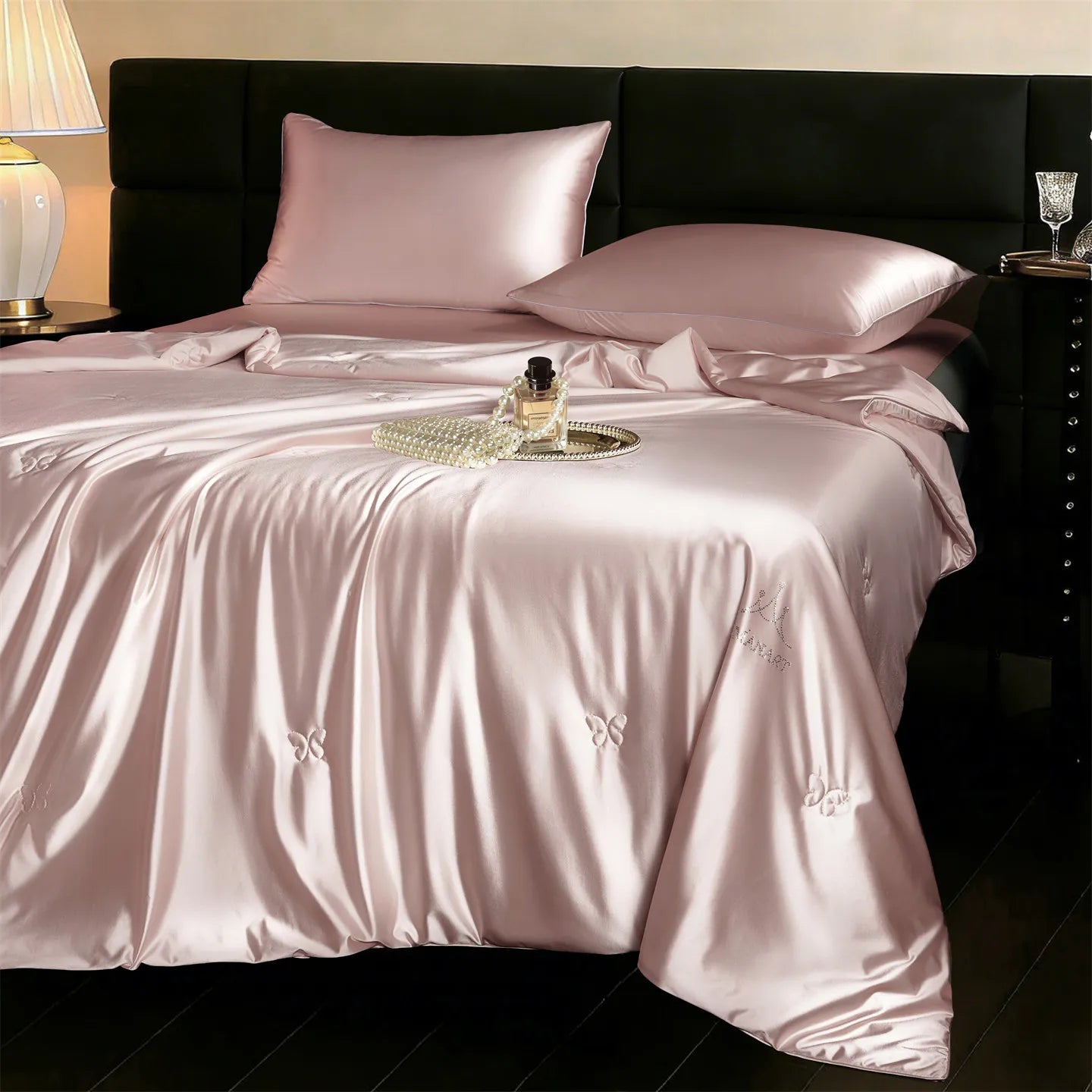 Silk Blanket with 100% Mulberry Silk Filled Summer Air Condition Throw Blanket Lightweight and Ultra Soft Thin Summer Comforter