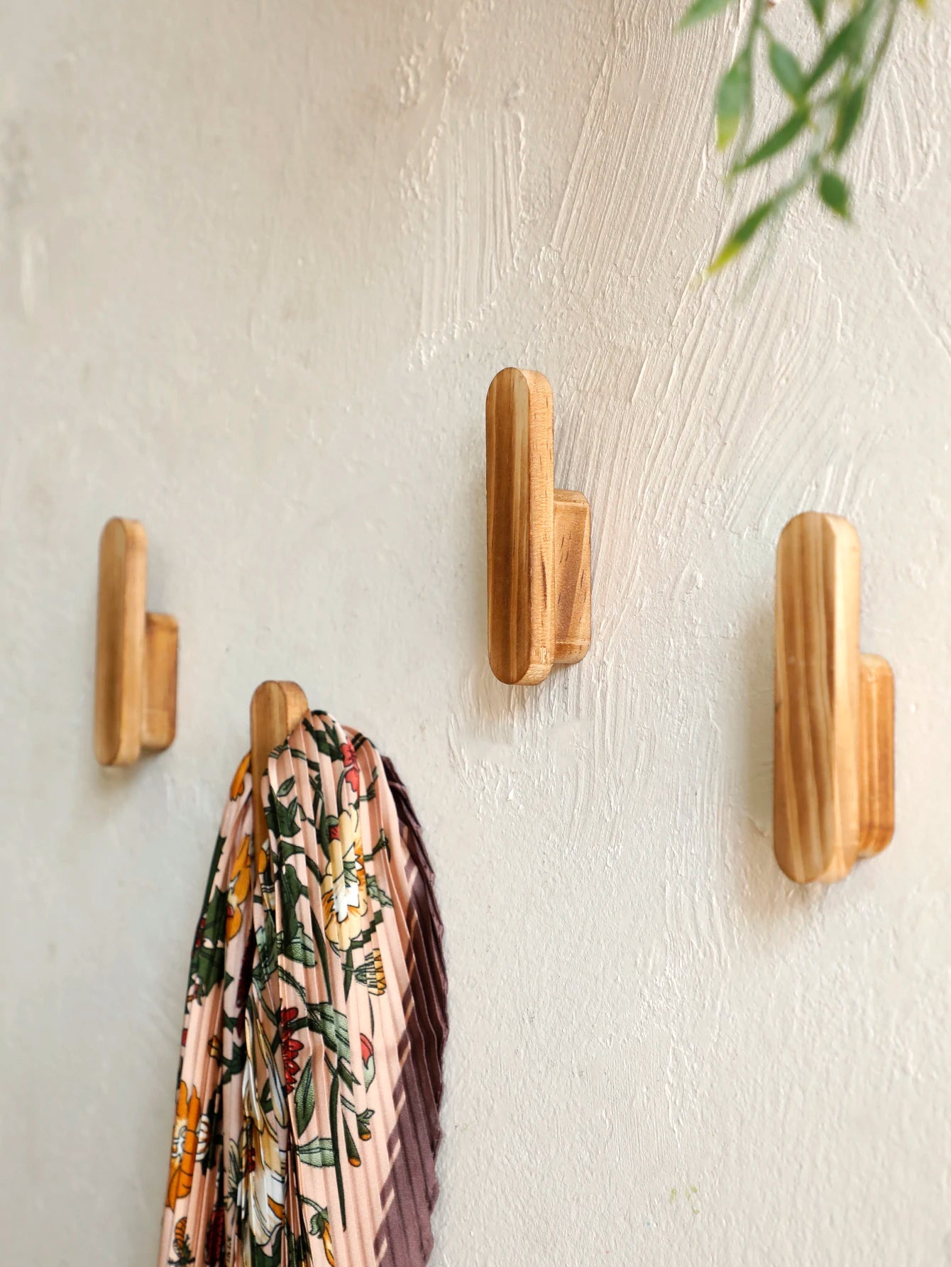 Rustic Wooden Wall Hooks Handmade Decorative Coat and Hat Hangers Ideal for Entryway Bedroom and Bathroom Wall Mounted Organizer