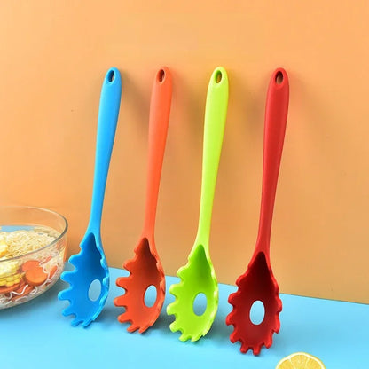 Silicone Pasta Noodle Colander Long Handle Spaghetti Spoon Noodle Scoop Colander Slot Spoon Nylon Drain Strainer Kitchen Gadget