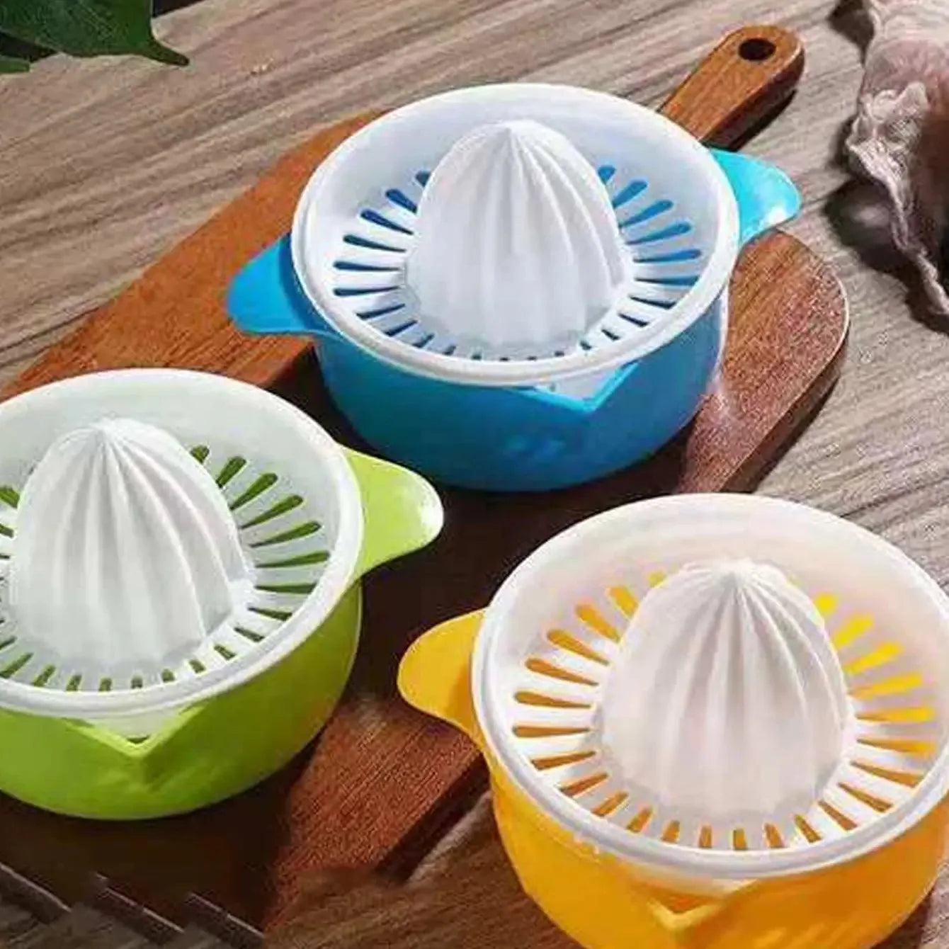 Mini Manual Juicer Fruit Juicer Machine Kitchen Accessories Manual Portable Citrus Juicer Kitchen Tools Plasticr-Color Random ﻿