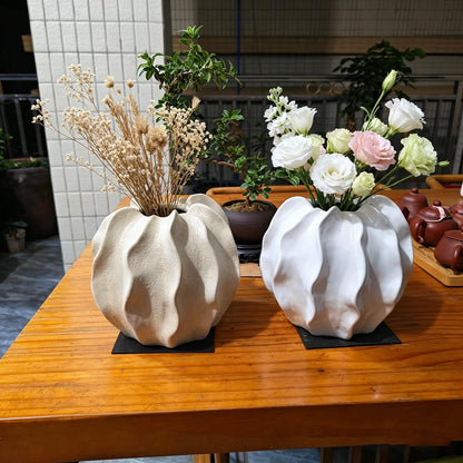 High-End Beige Ceramic Vase with Light Luxury Wave Yang Peach Flower Decorative Home Garden Centerpiece
