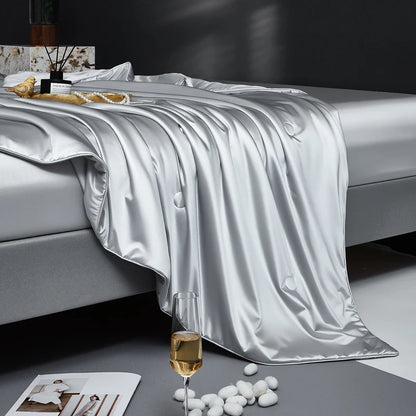 Silk Blanket with 100% Mulberry Silk Filled Summer Air Condition Throw Blanket Lightweight and Ultra Soft Thin Summer Comforter