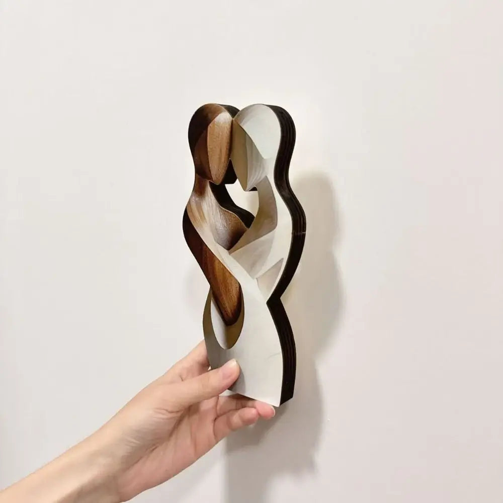 New 2D Flat Statue Embrace Elegant Couple Statue Modern Artificial Wood Decorative Statue Desktop