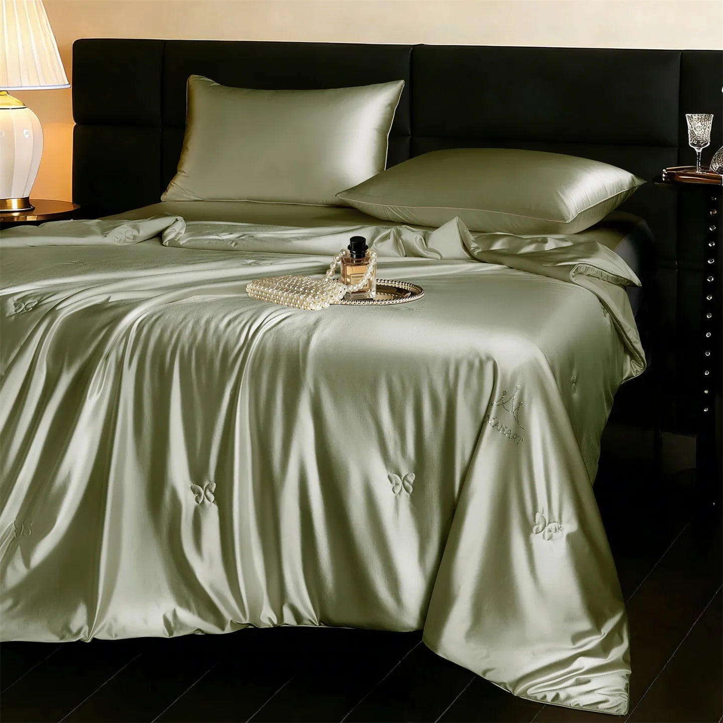 Silk Blanket with 100% Mulberry Silk Filled Summer Air Condition Throw Blanket Lightweight and Ultra Soft Thin Summer Comforter