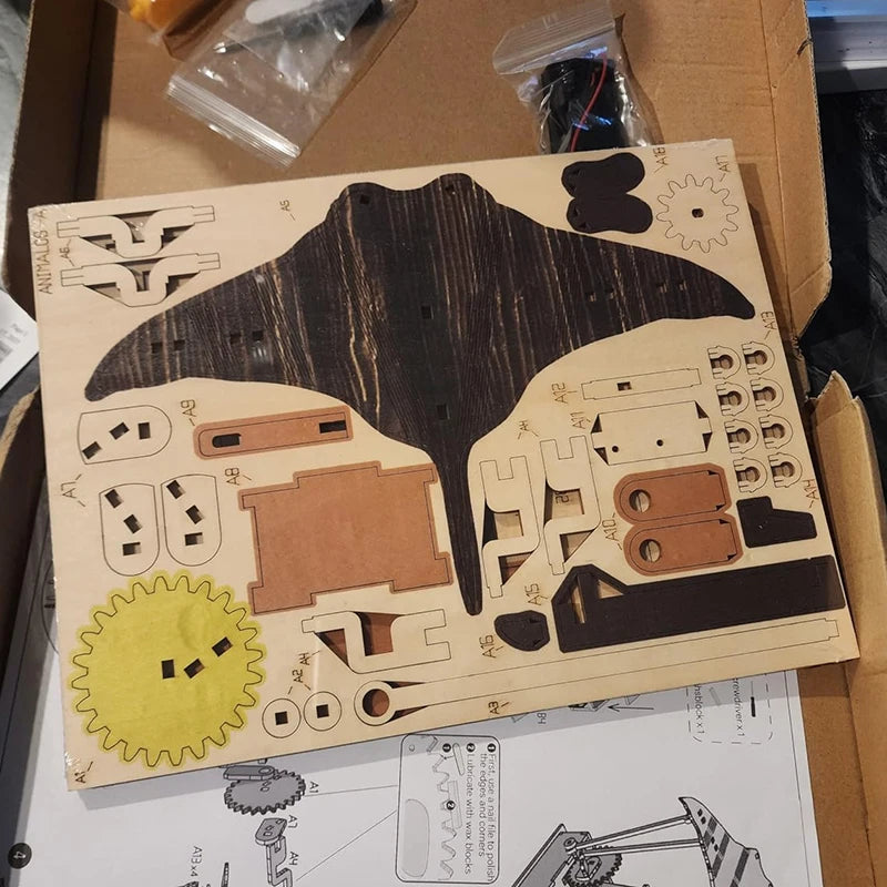 Desk Tabletop Decoration - Lifelike Wooden Electric Manta Ray Automaton; Unique Ocean Themed Decor for Home